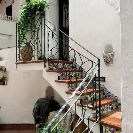 Flora Guest house